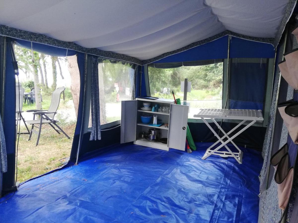Hebergements Camping "Les Pieds Dans L'Eau" Crozon Eksteriør billede