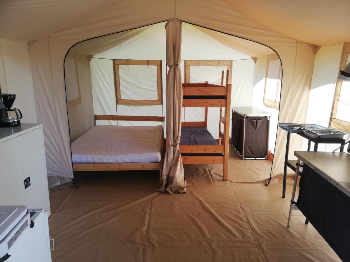 Hebergements Camping "Les Pieds Dans L'Eau" Crozon Eksteriør billede