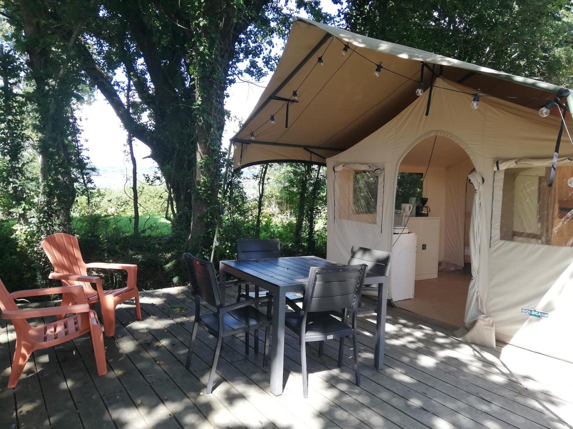 Hebergements Camping "Les Pieds Dans L'Eau" Crozon Eksteriør billede
